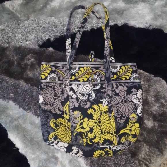 Vera Bradley Handbags - ❤Vera Bradley Tote Bag❤